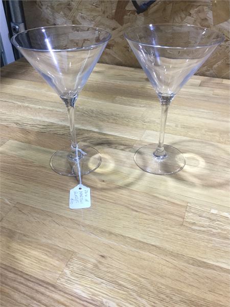 Pair of Classic Martini Glasses26cl